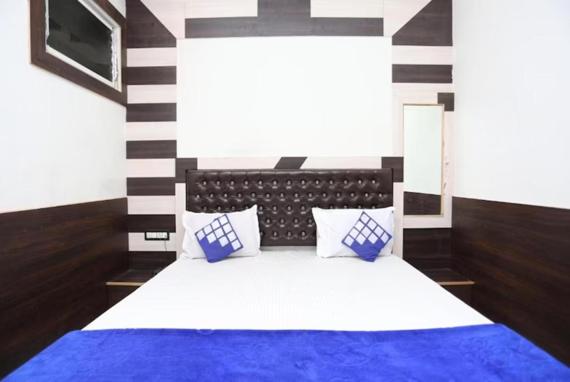 ורנאסי Hotel New Ashiyana Palace Near Ganga Ghat And Vishwanath Temple מראה חיצוני תמונה